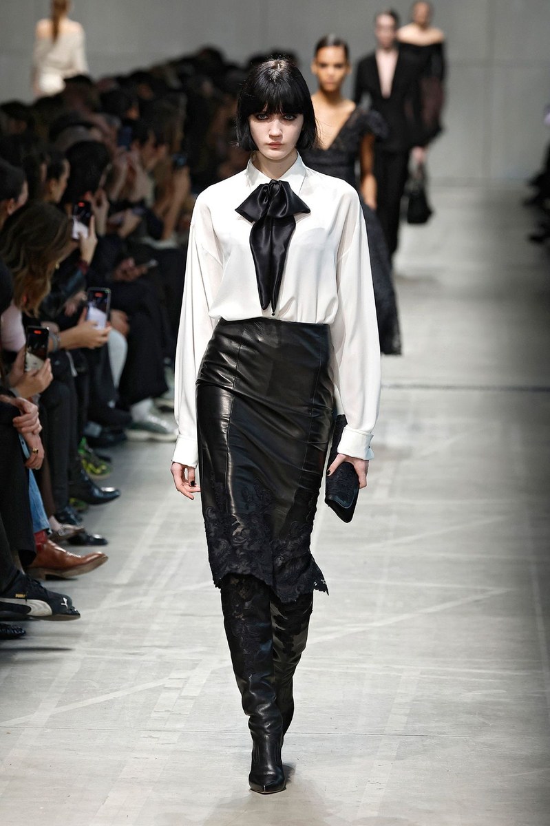 Look 16