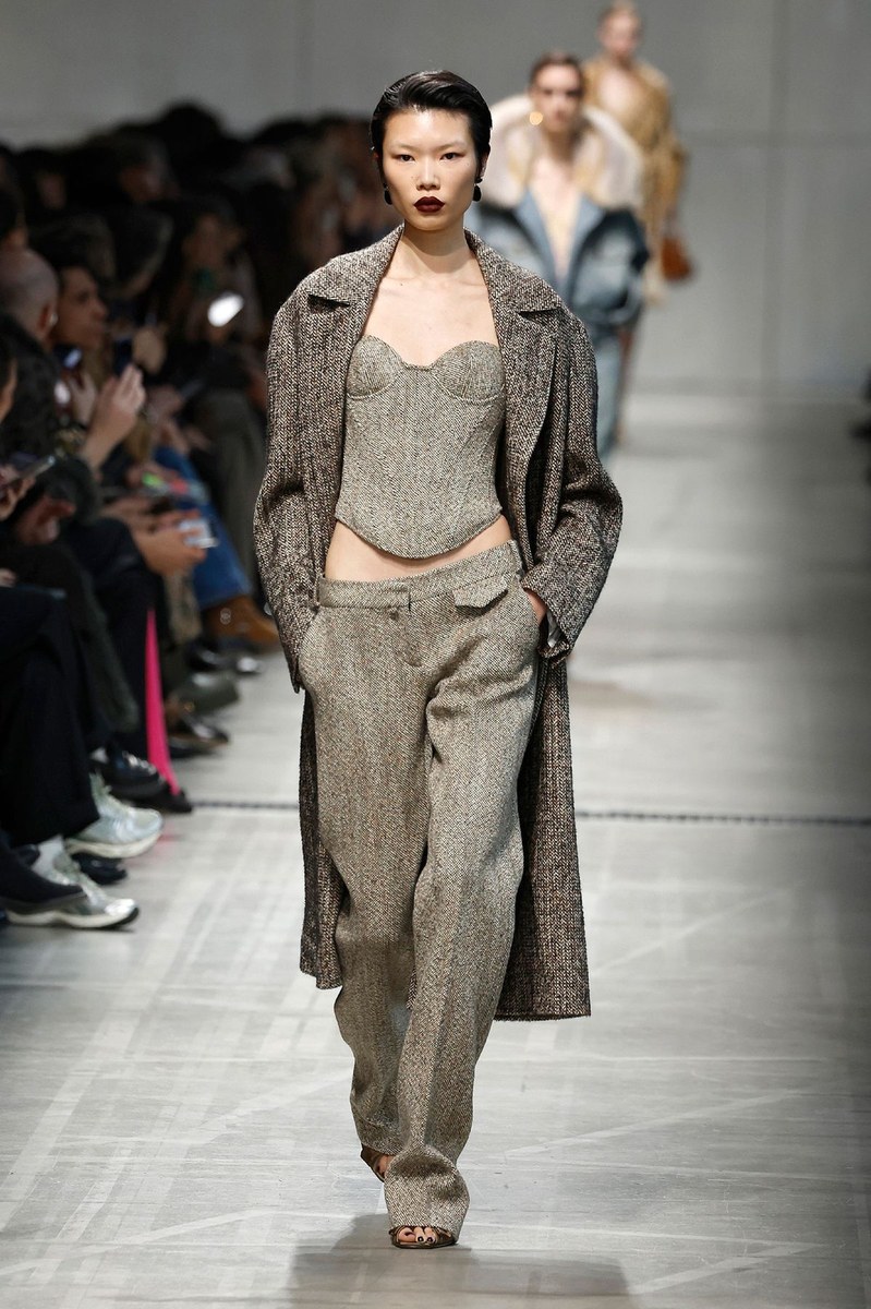 Look 27