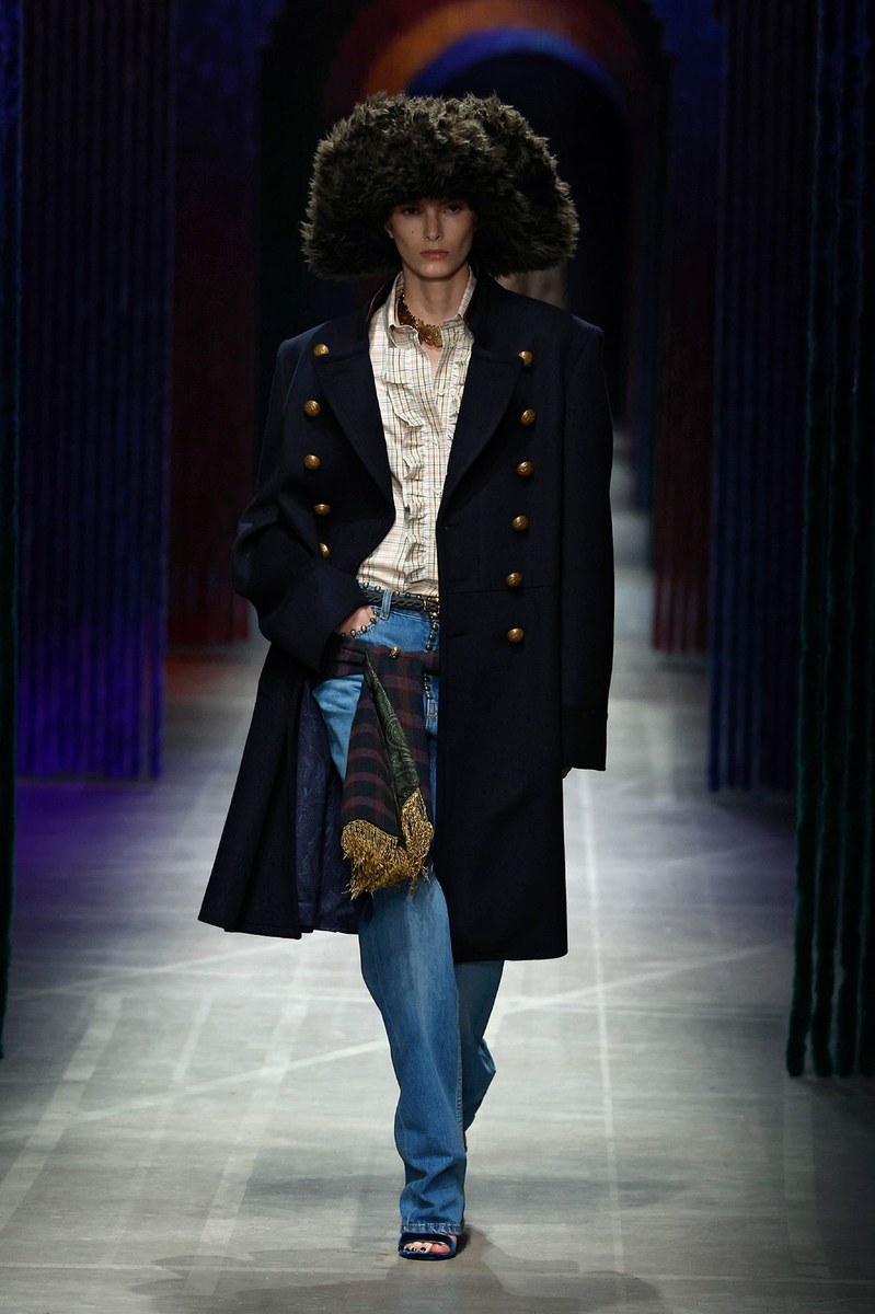 Look 3