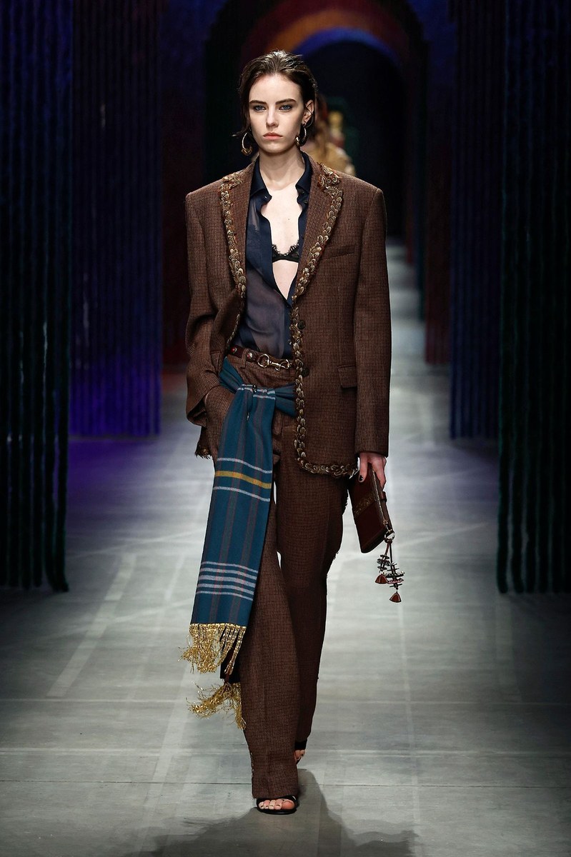Look 10