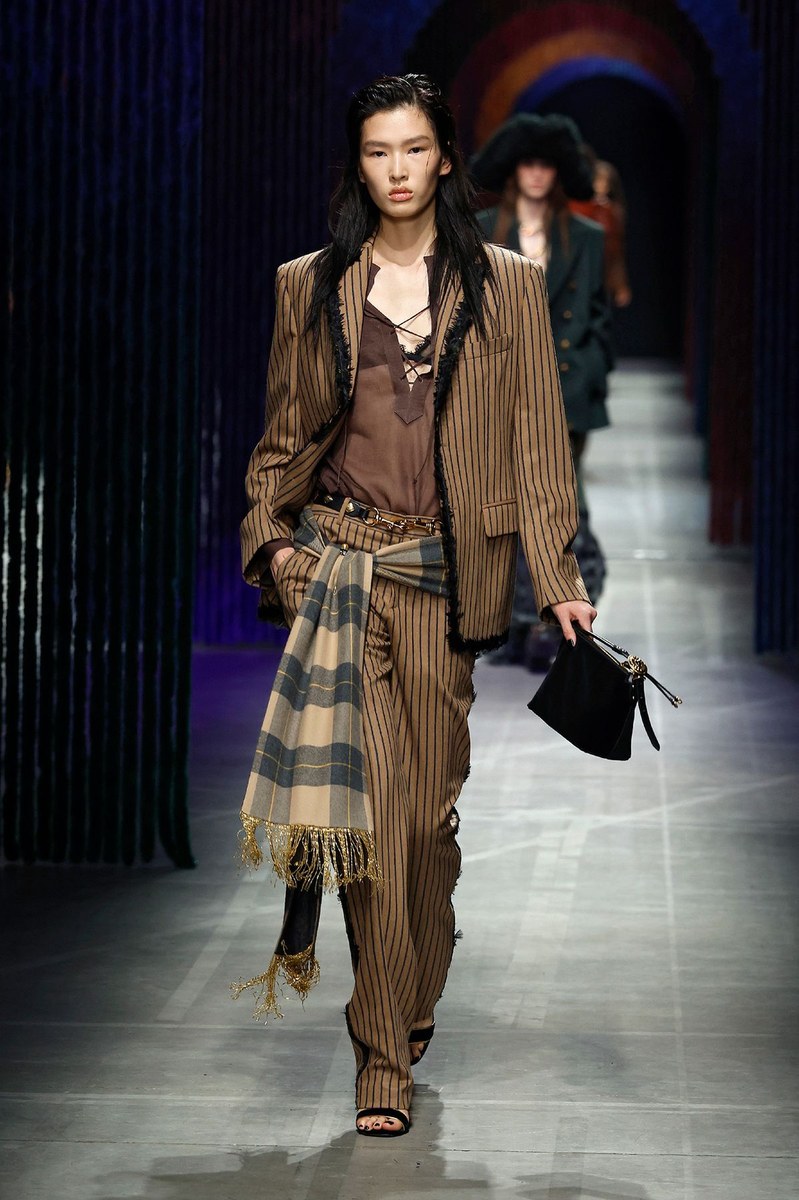 Look 12