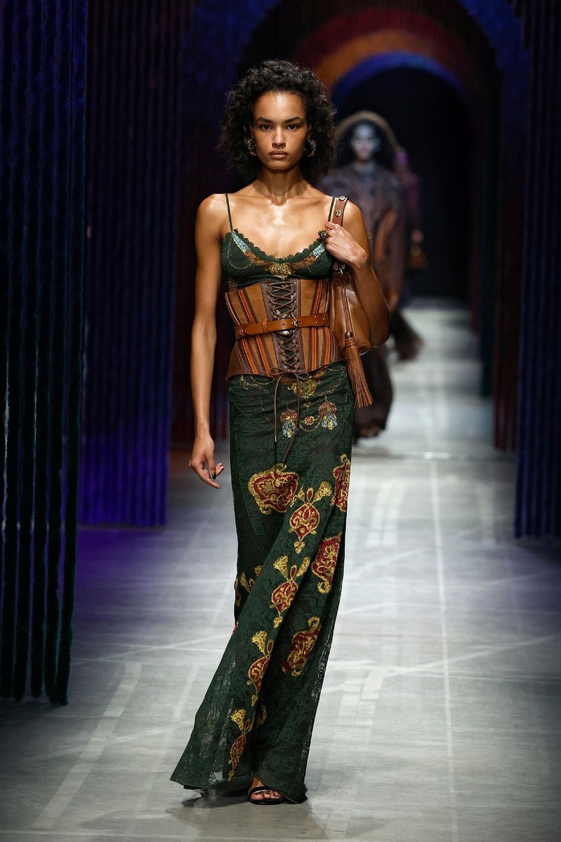 Look 14
