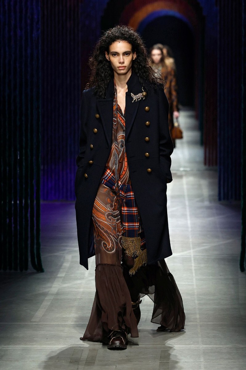 Look 16