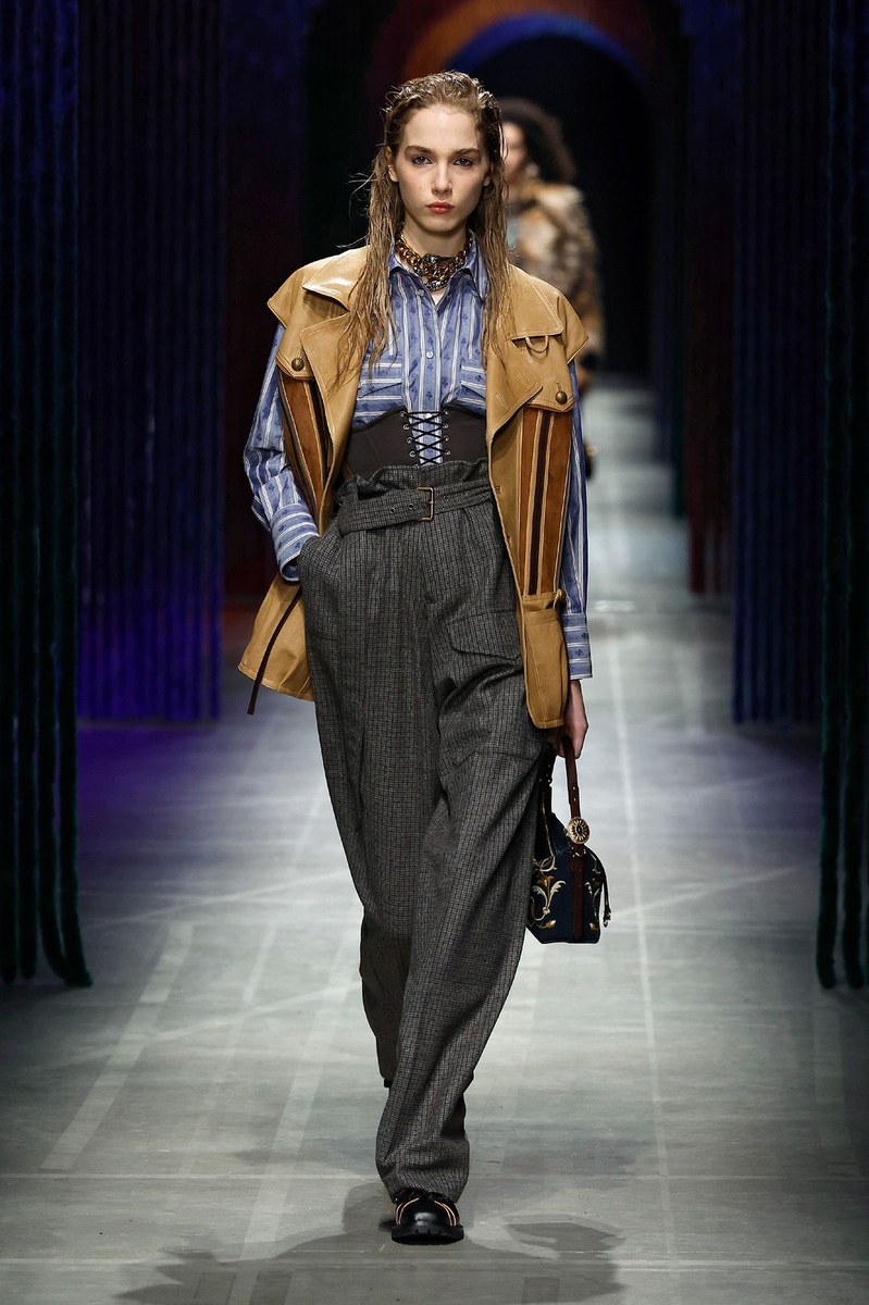 Look 18