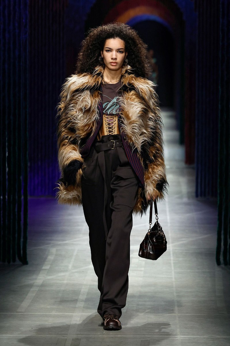 Look 19