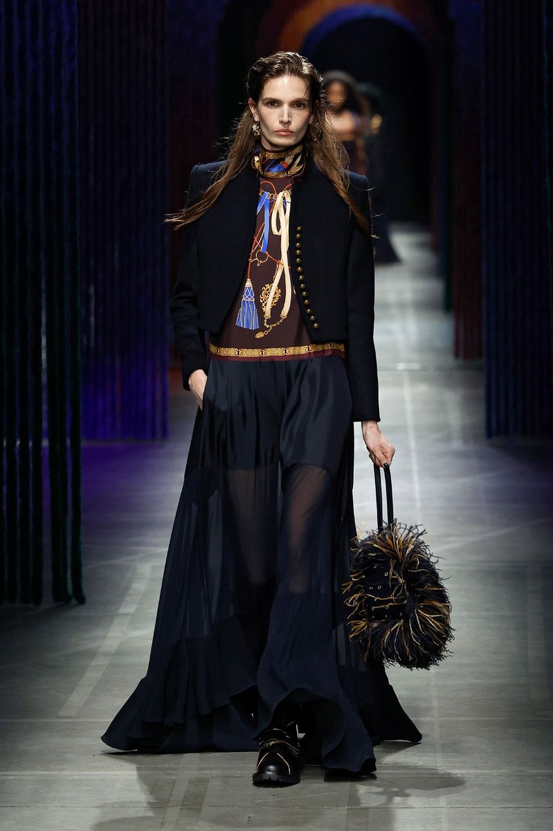 Look 28