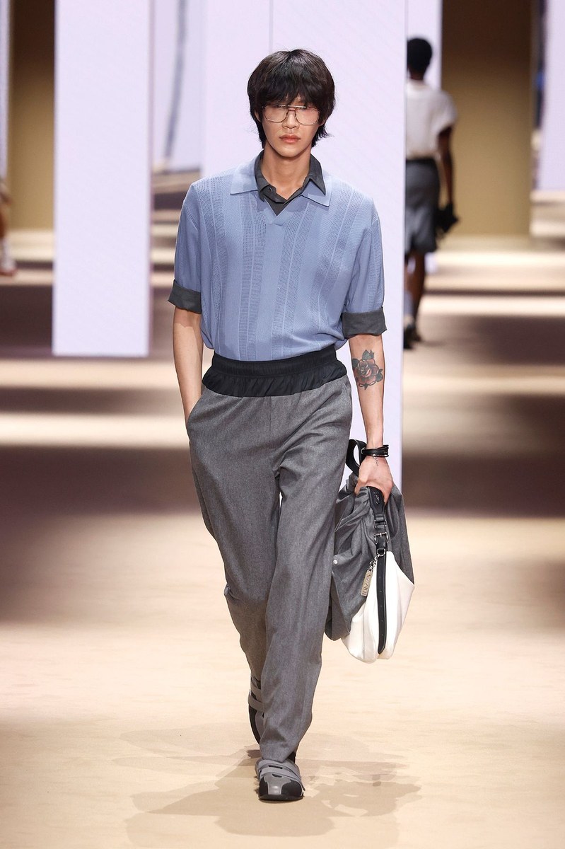 Look 16