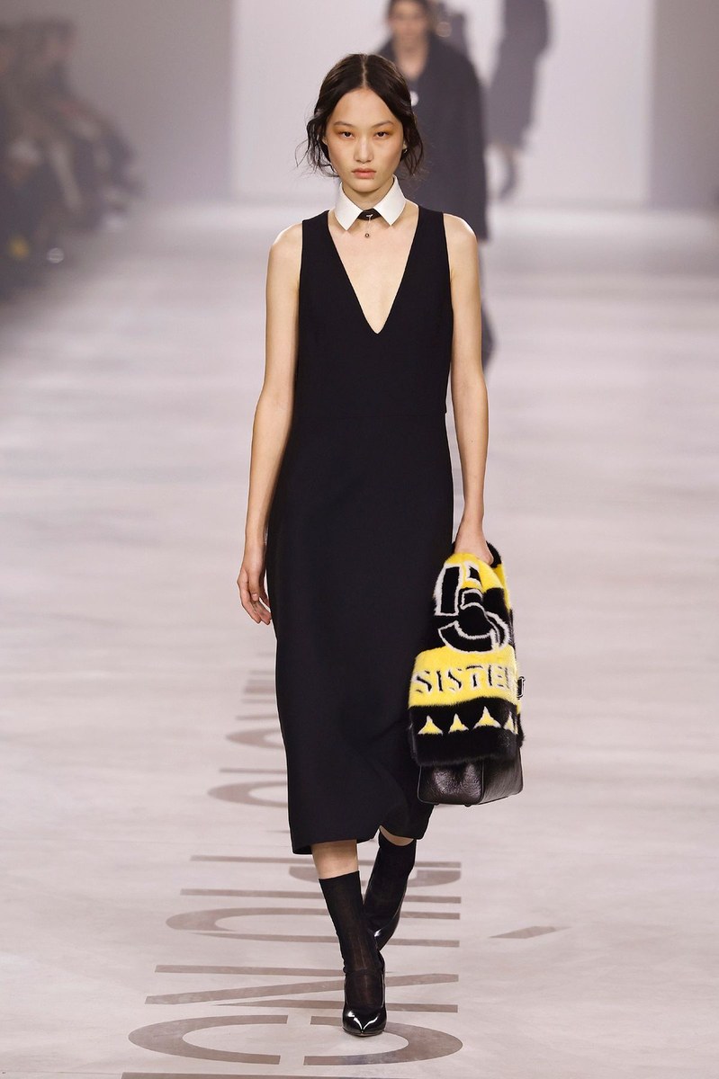 Look 10