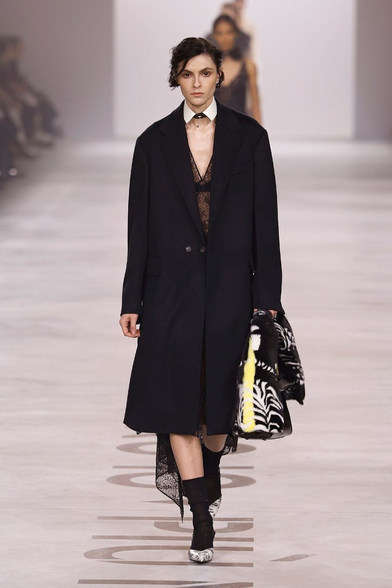 Look 16