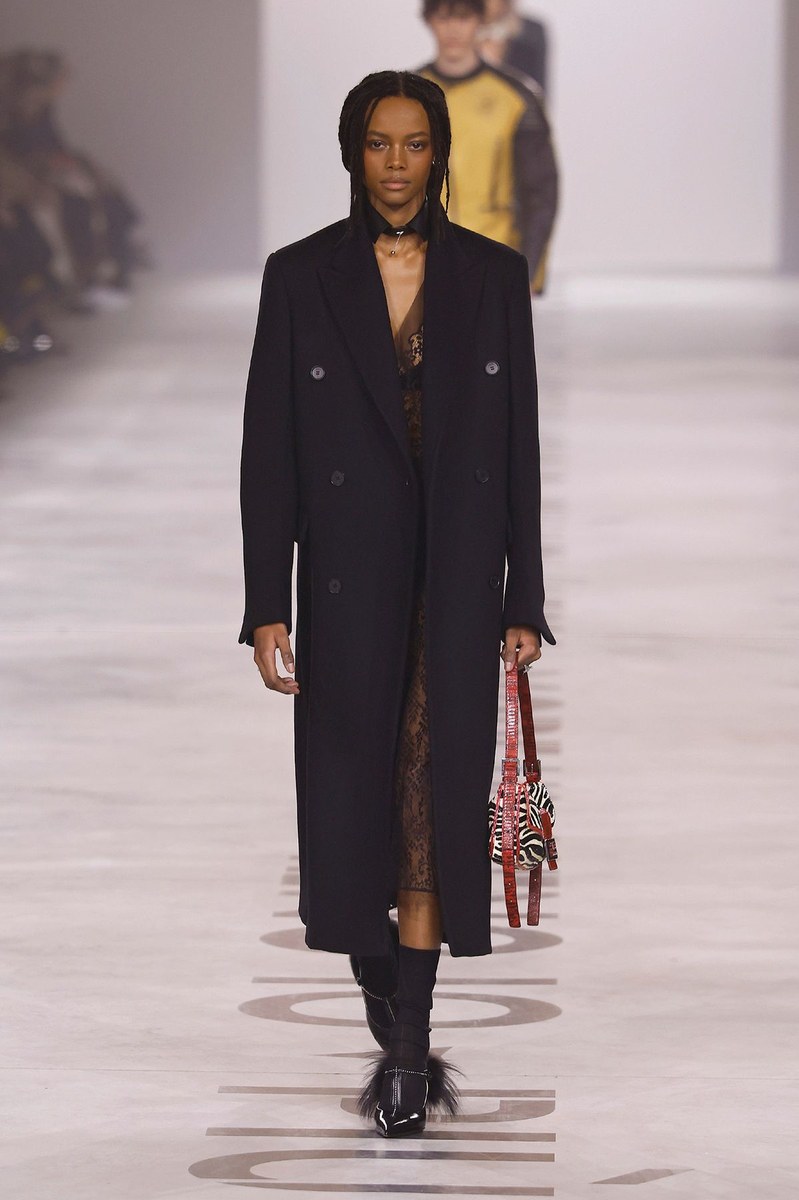 Look 27