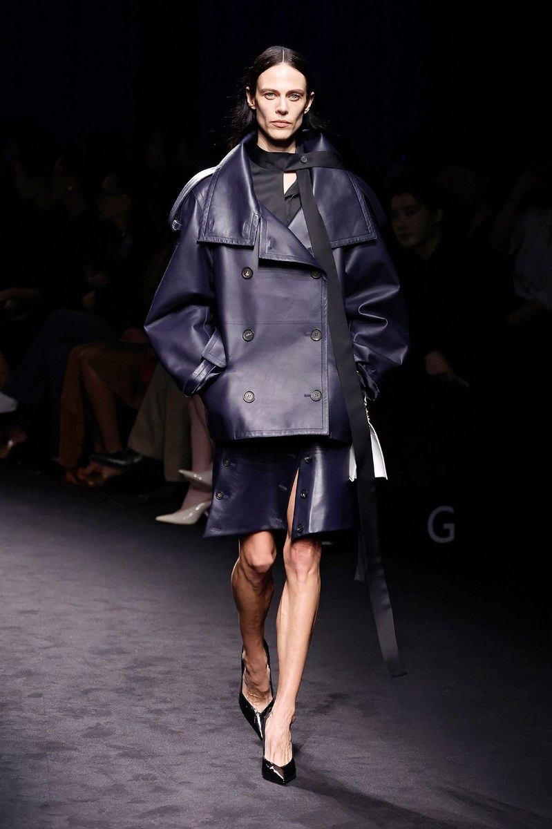 Look 16