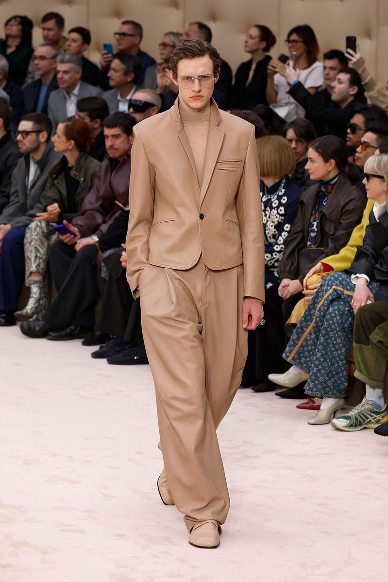 Look 3