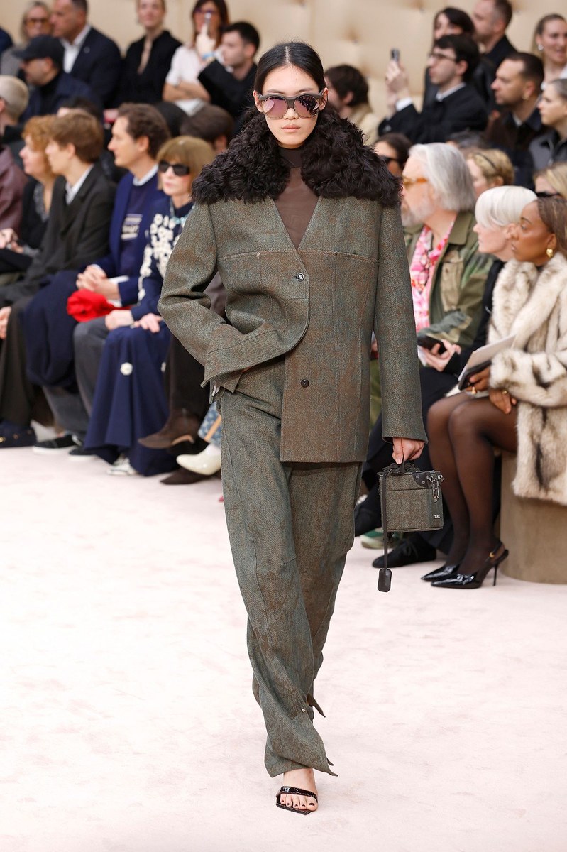 Look 27