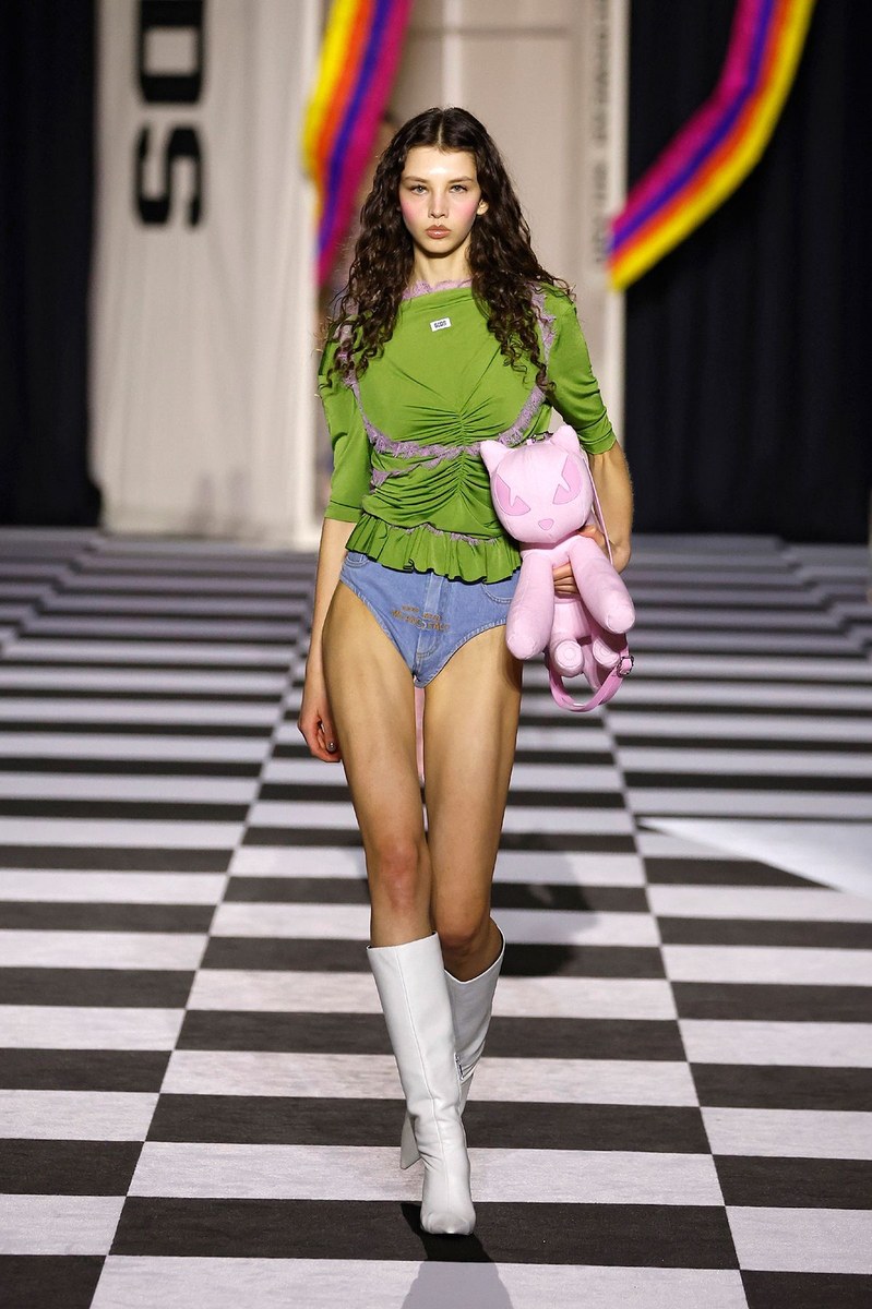 Look 4