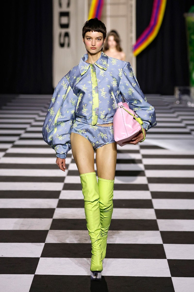 Look 16