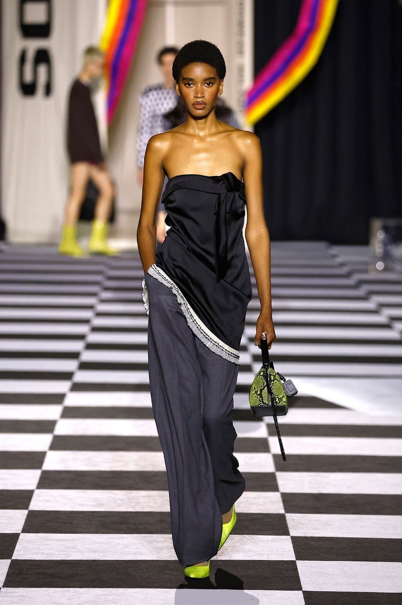 Look 27