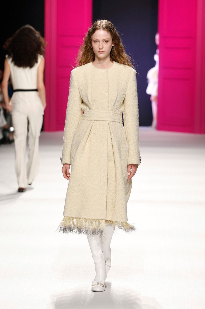 Look 3