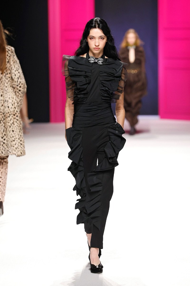 Look 10