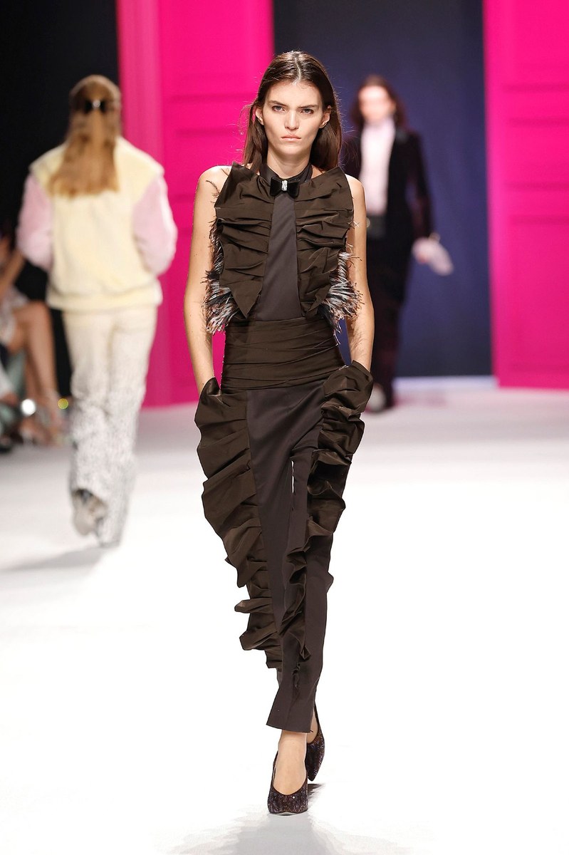 Look 15