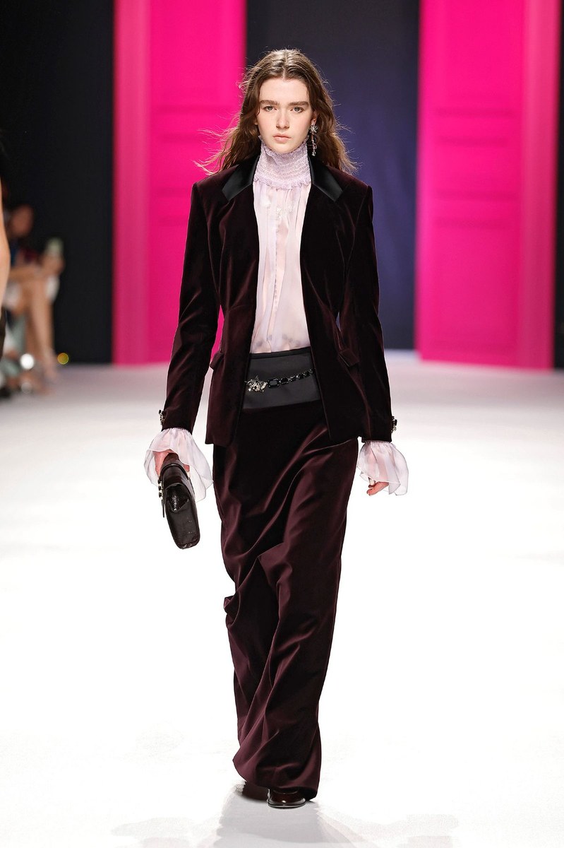 Look 16