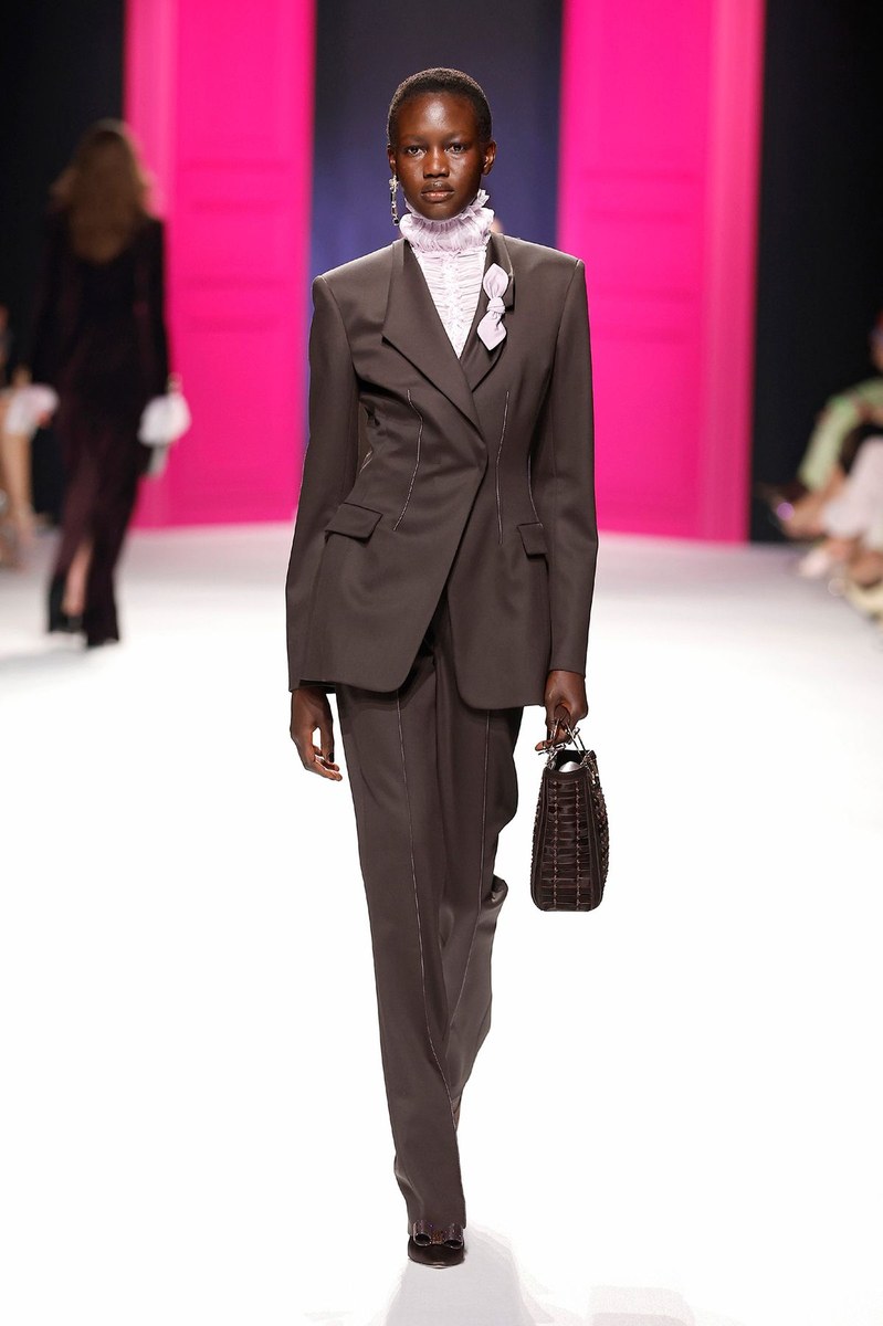 Look 17