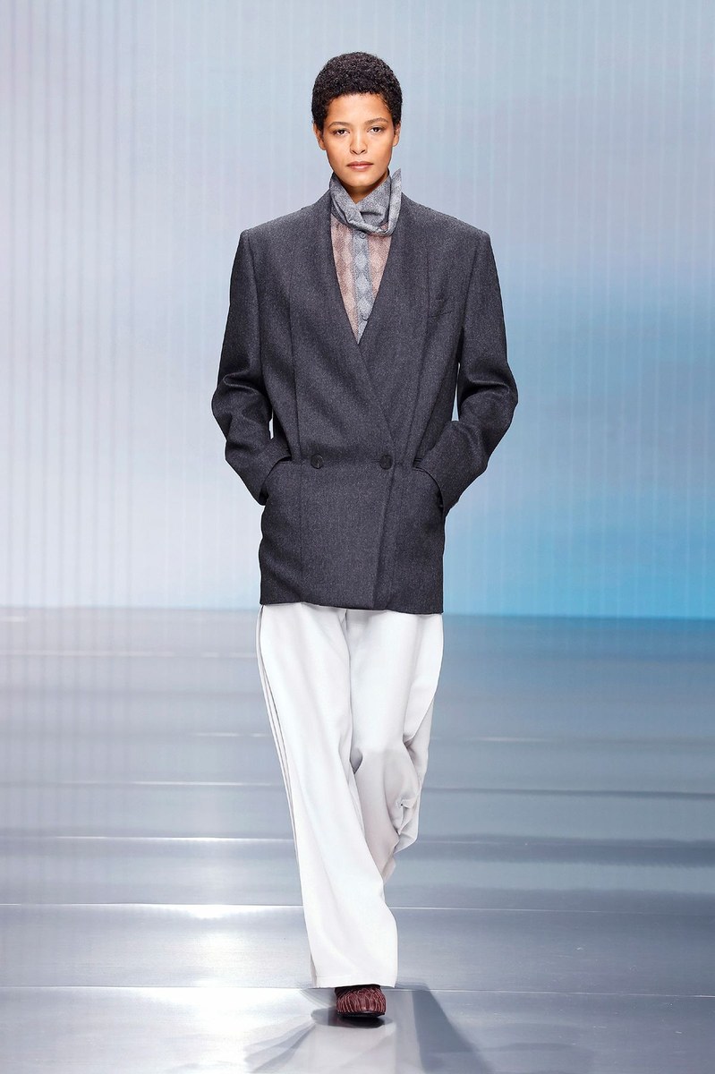 Look 10