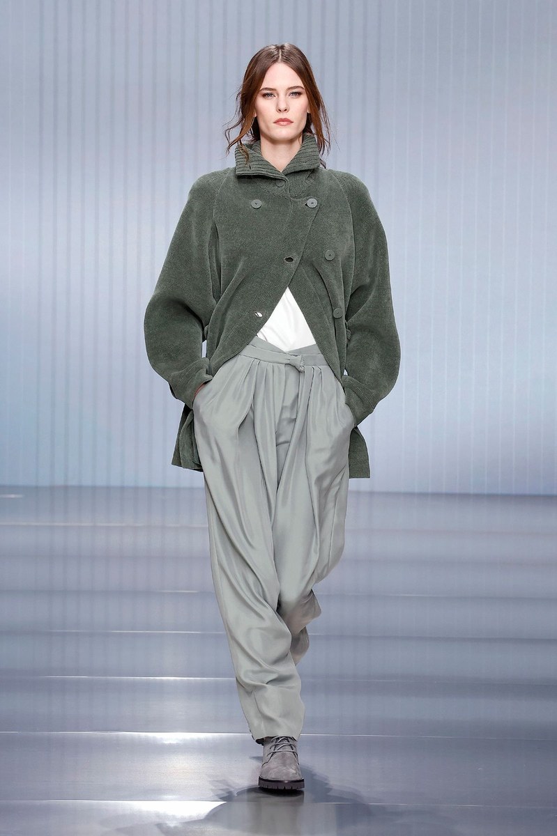 Look 16