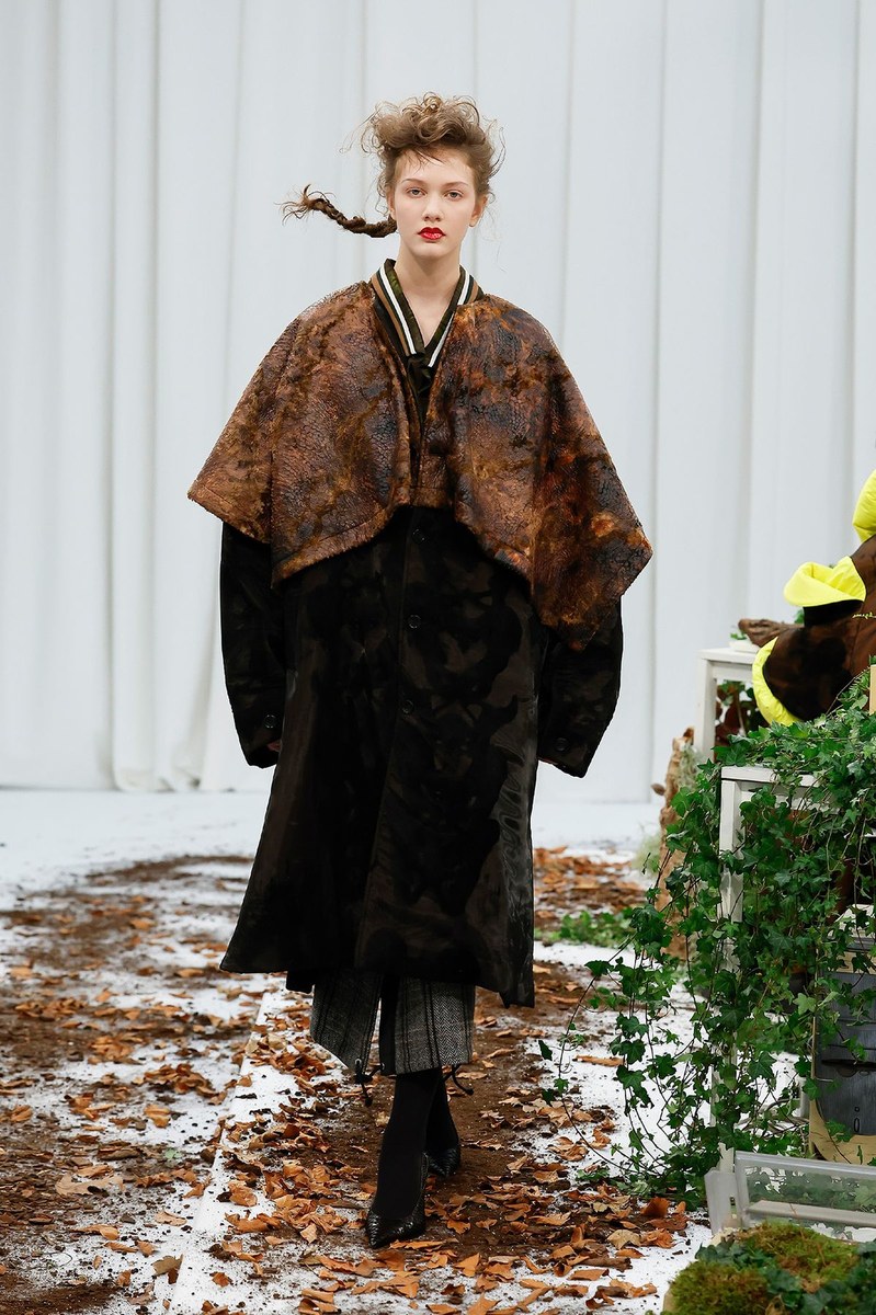 Look 10