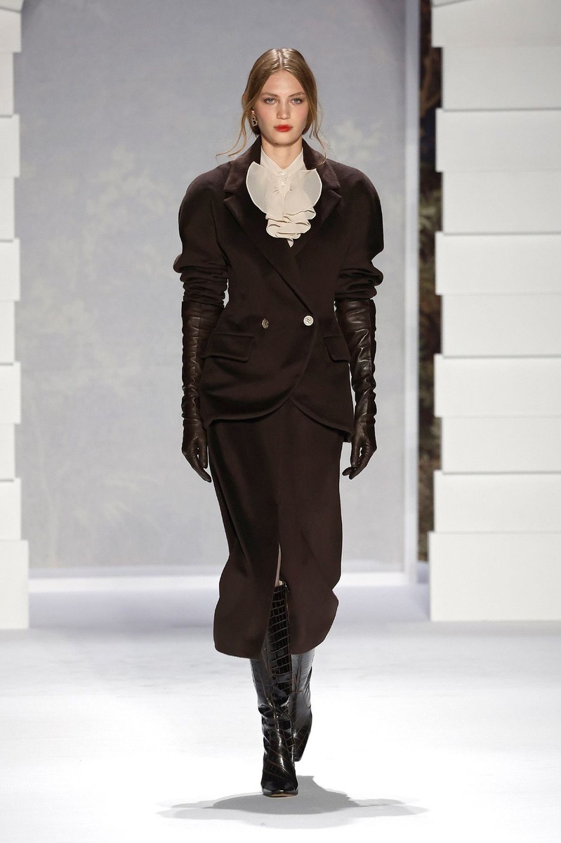 Look 10