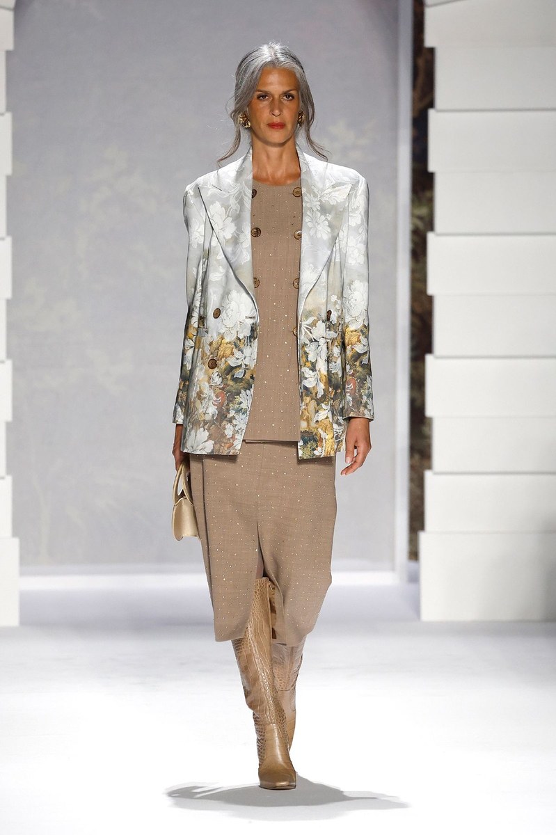 Look 25