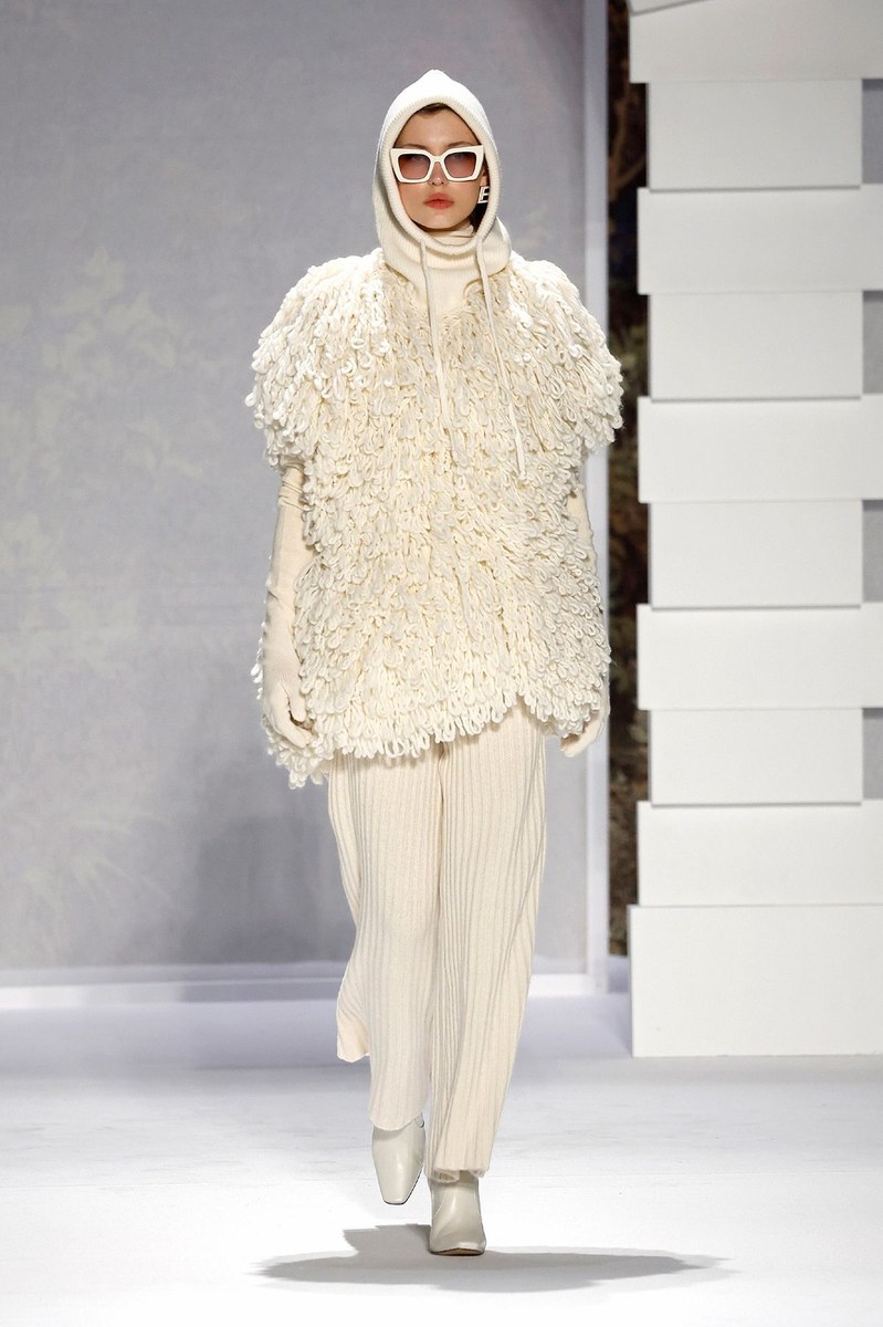 Look 32