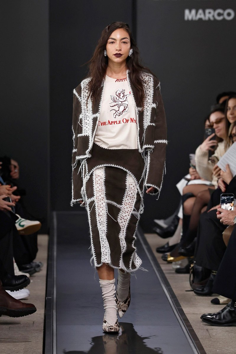 Look 18