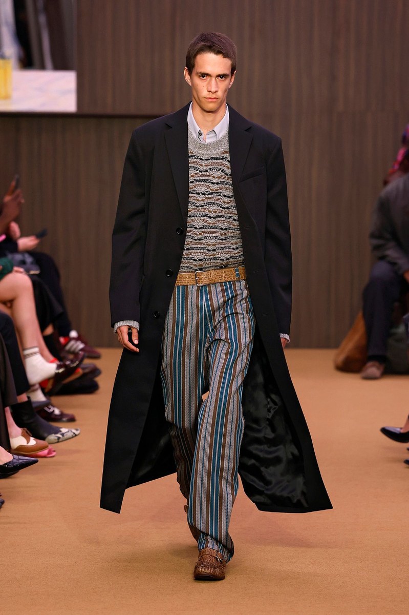 Look 10