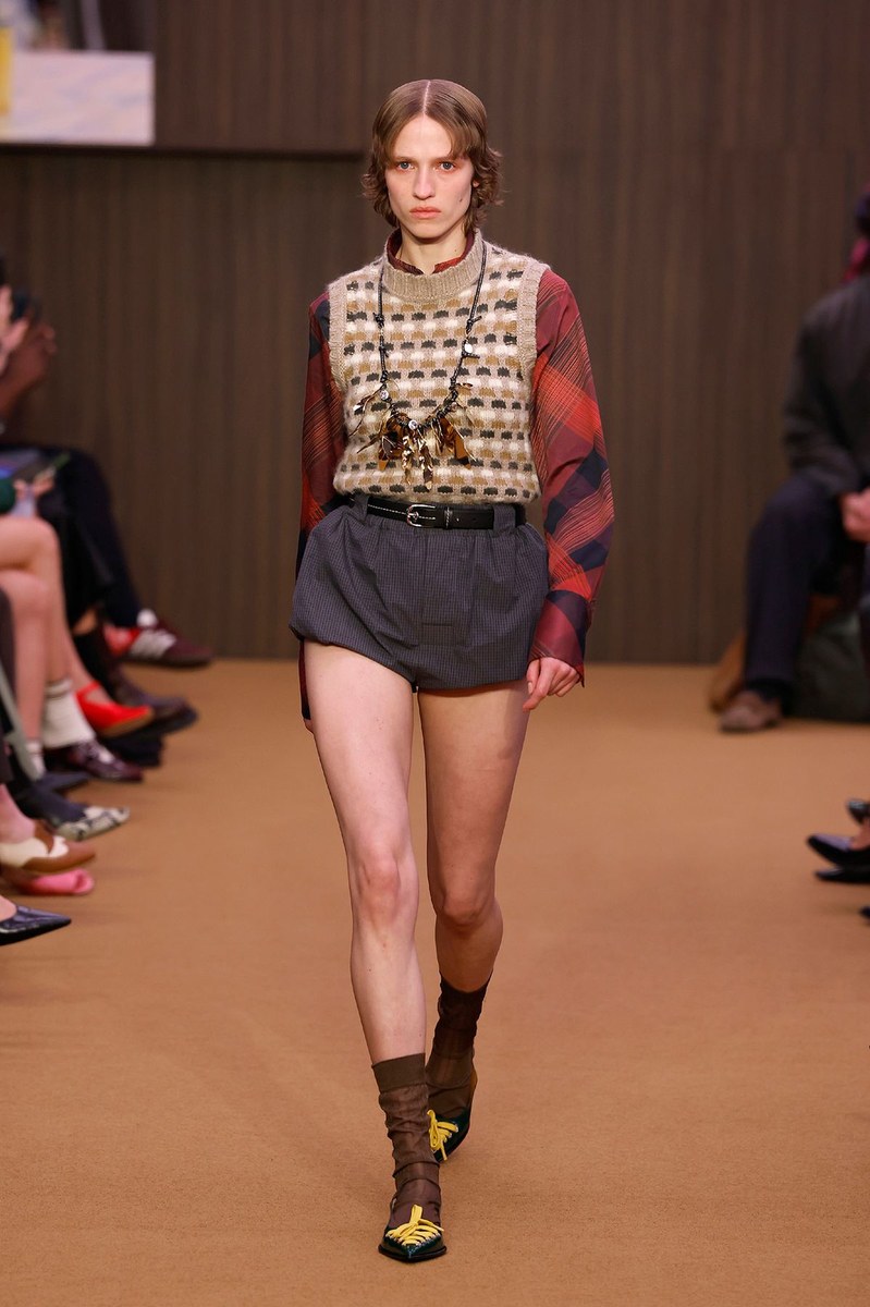 Look 32