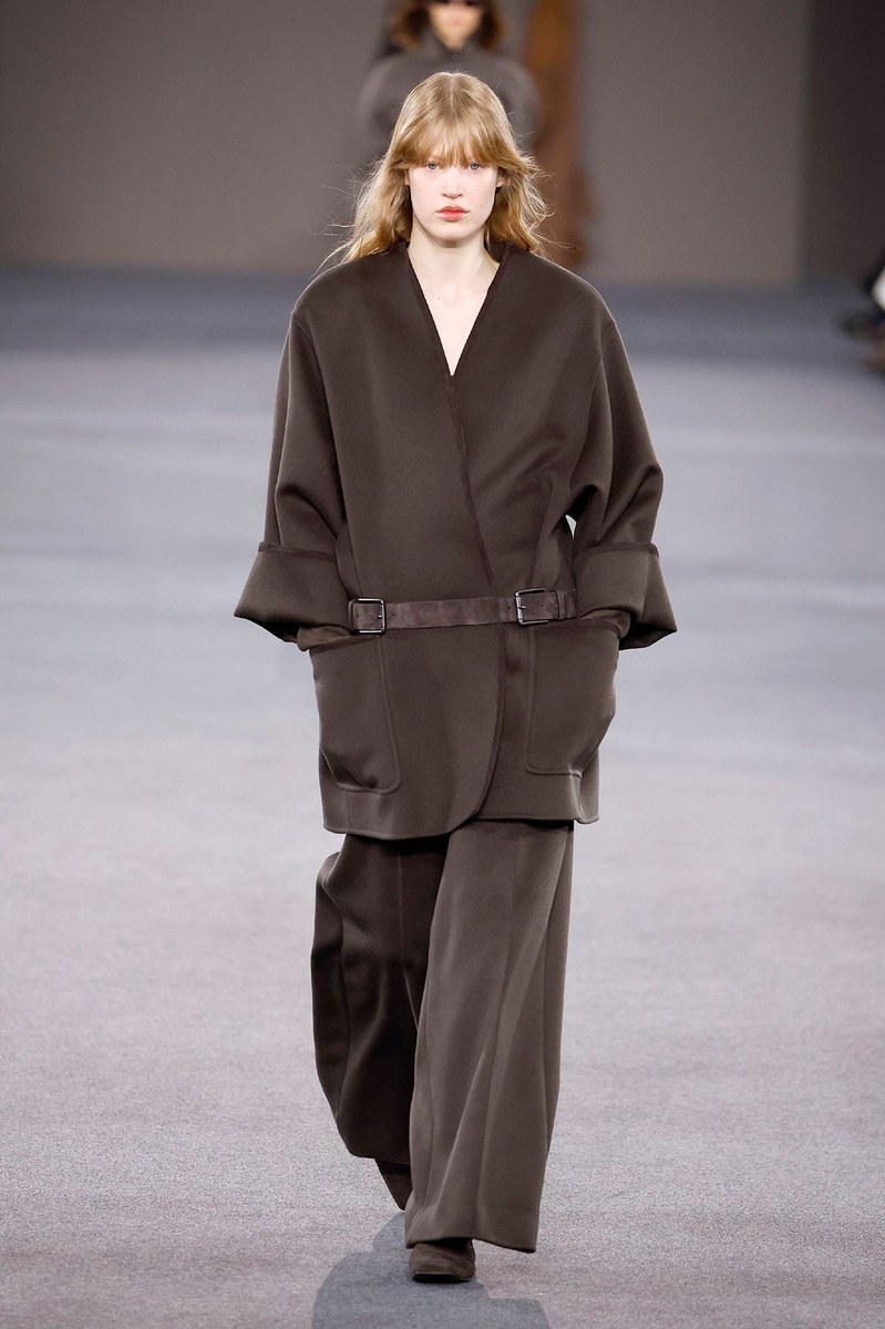 Look 16