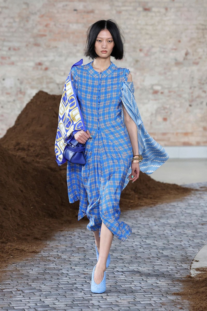 Look 10