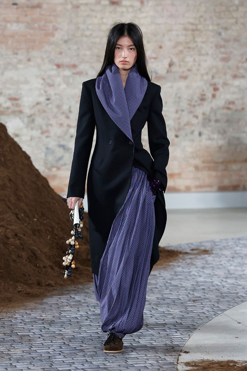 Look 15