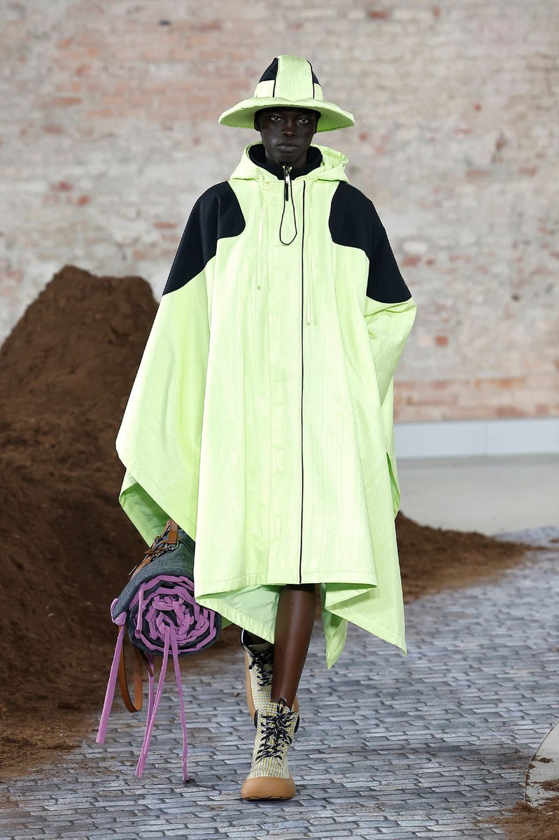 Look 16