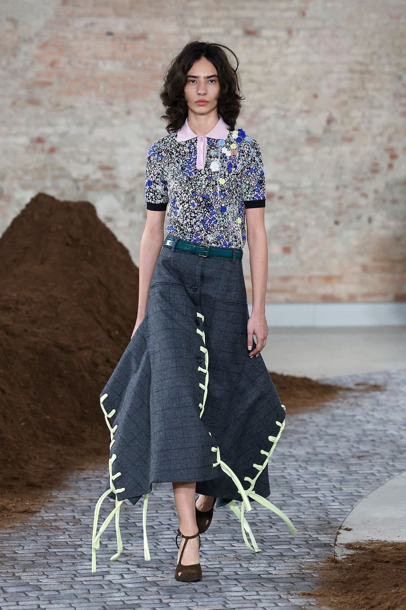 Look 18