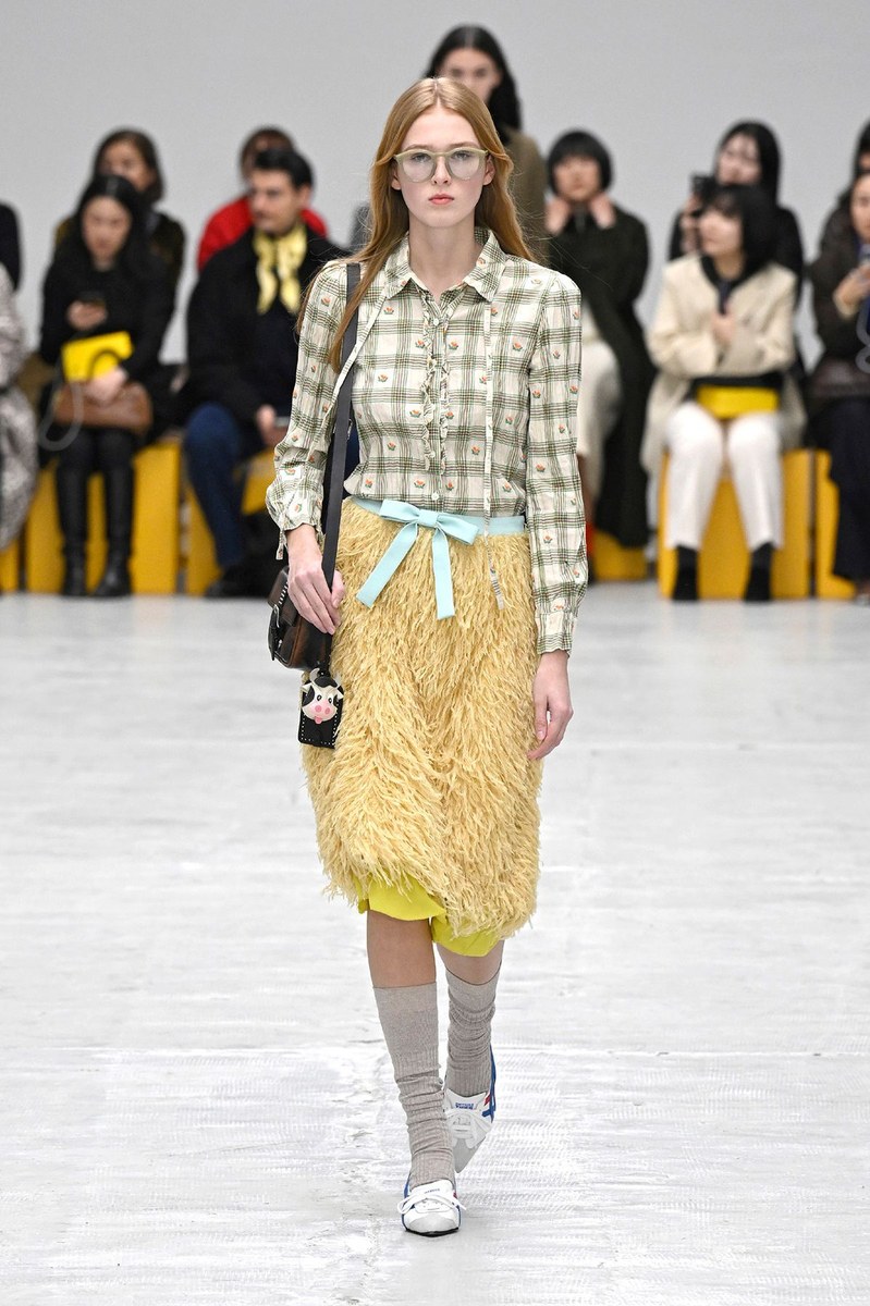 Look 16