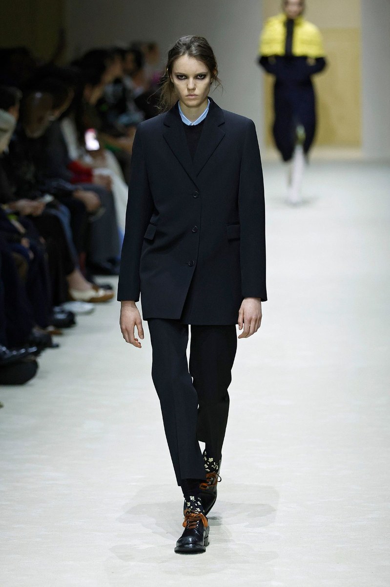 Look 3