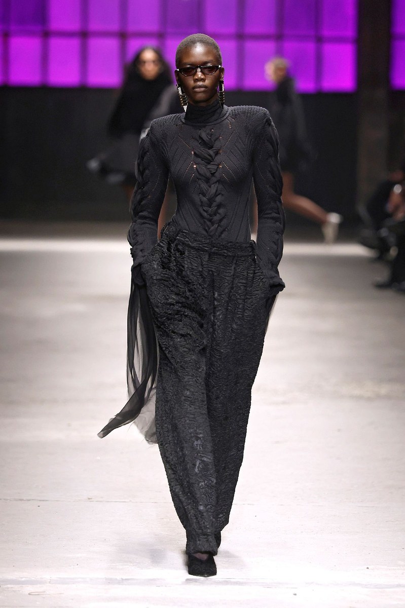 Look 10