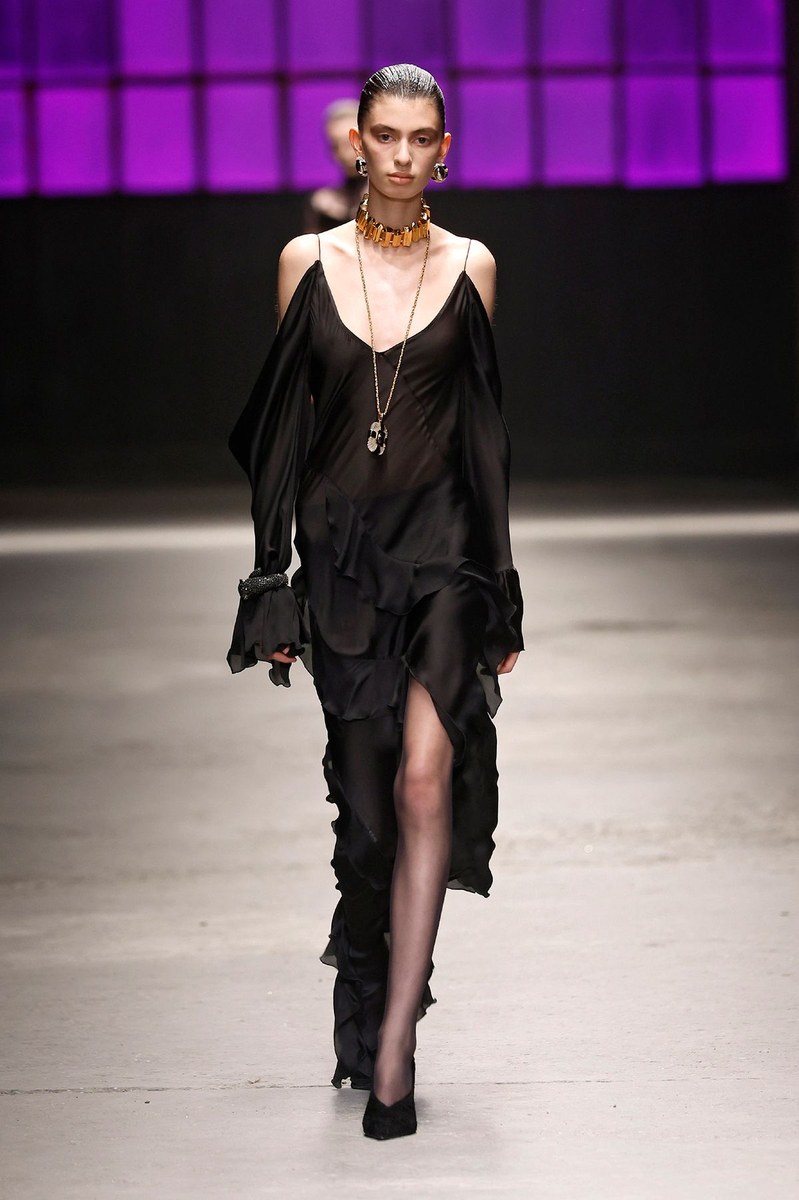 Look 12