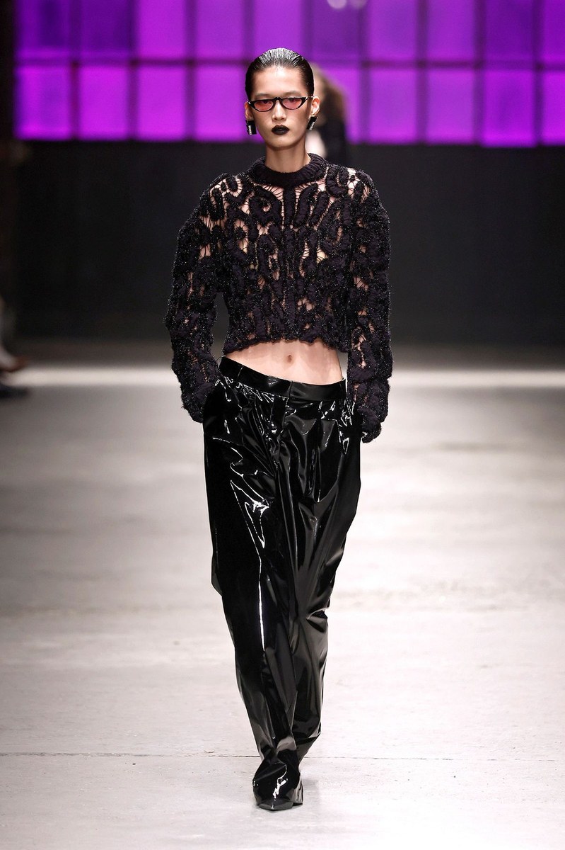 Look 16
