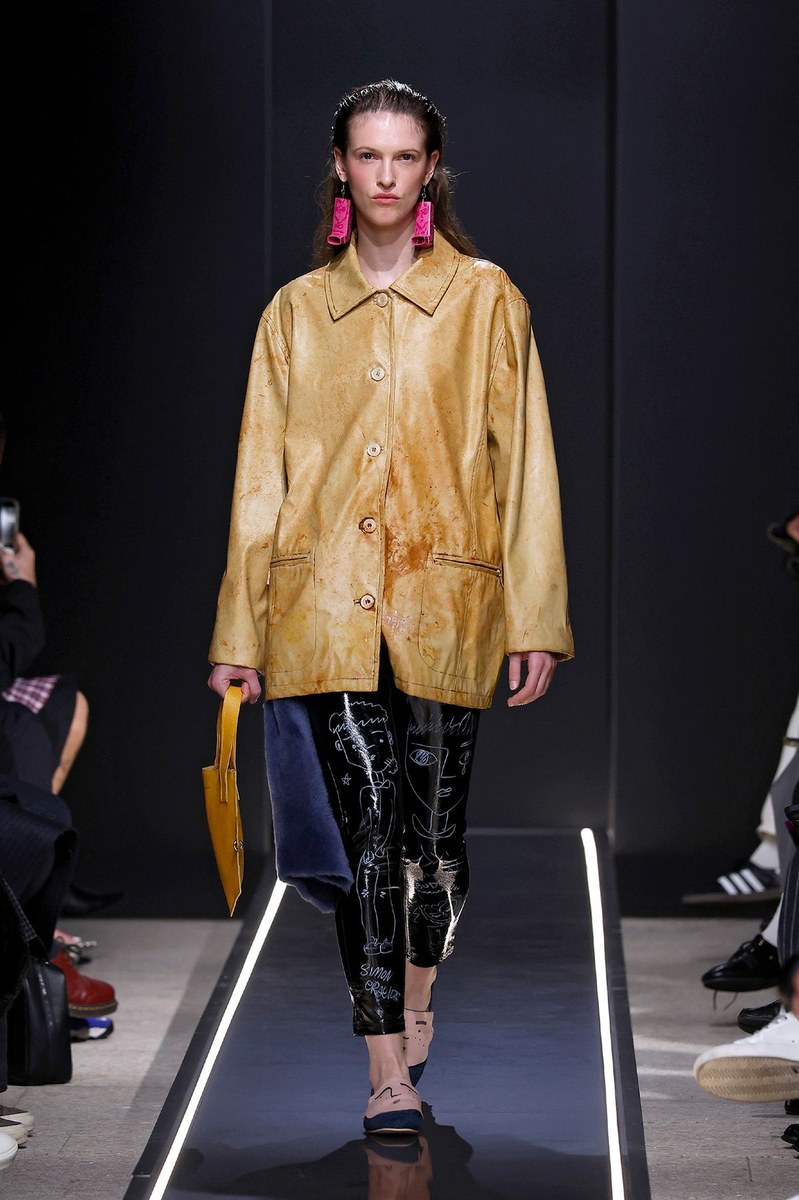 Look 3