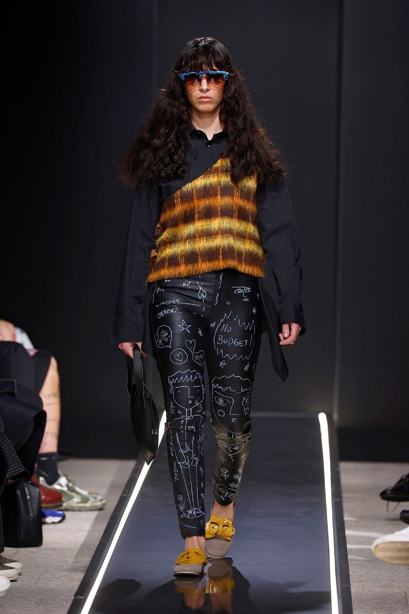 Look 10