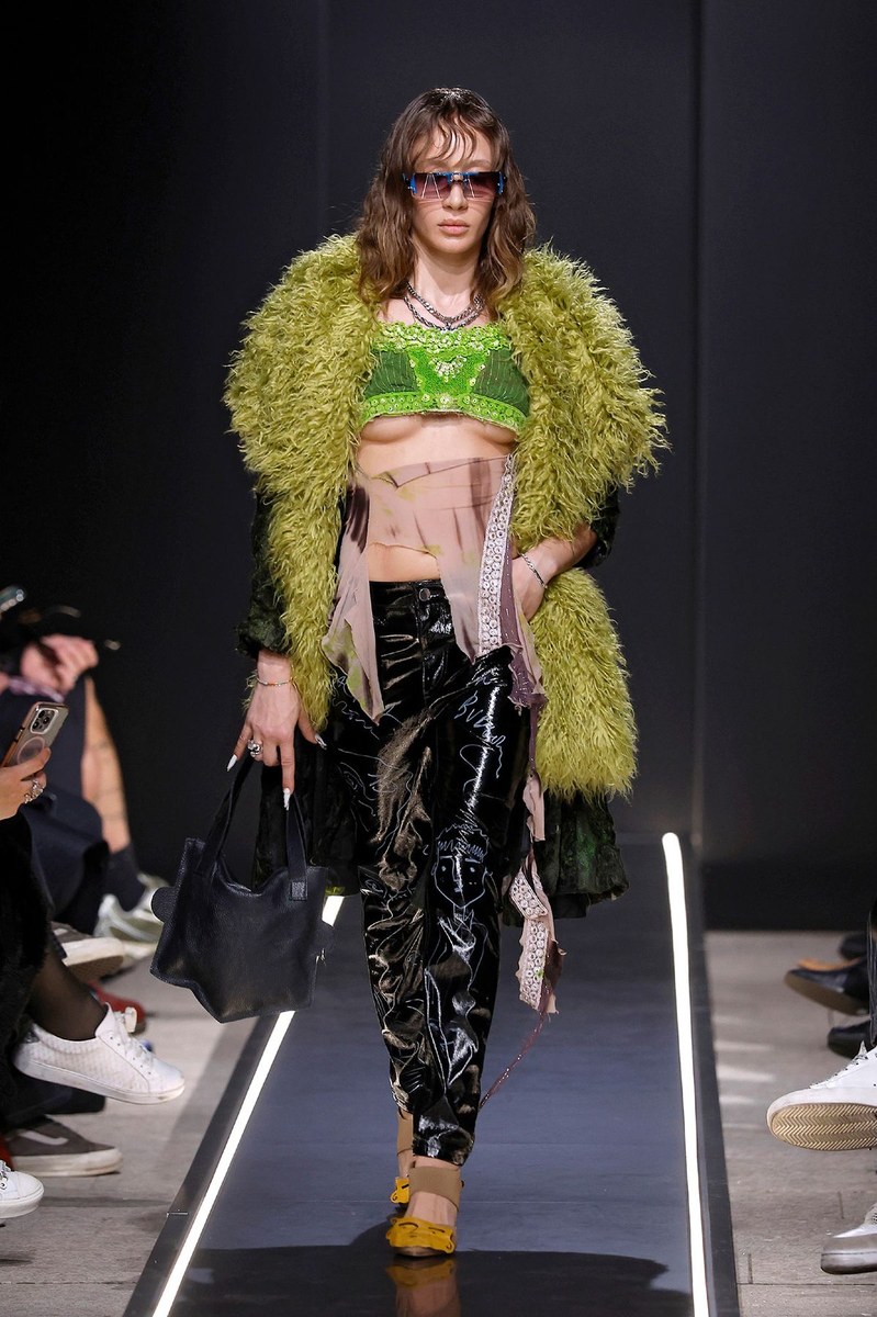Look 19