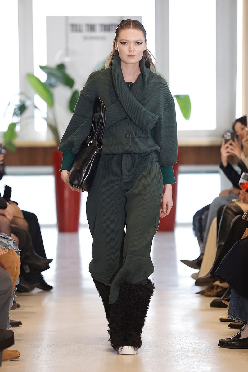 Look 7