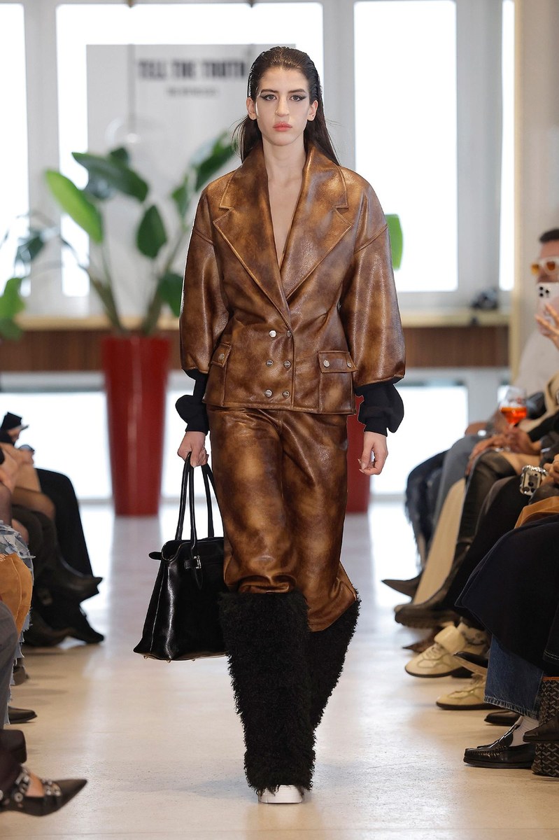 Look 15