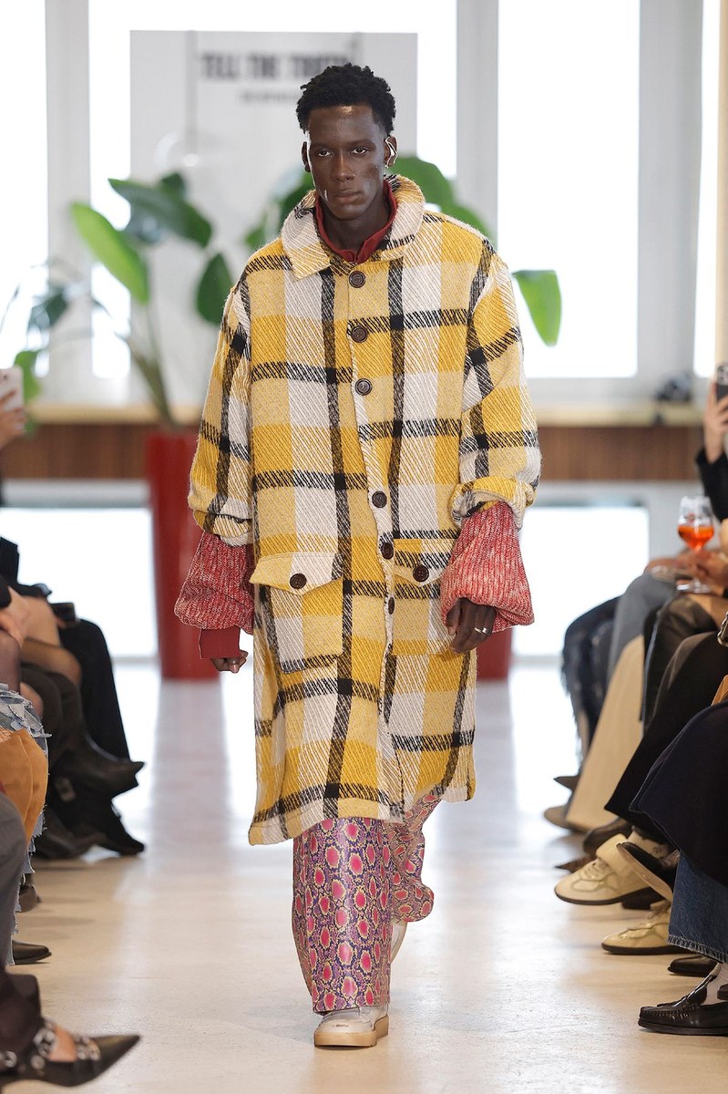 Look 16